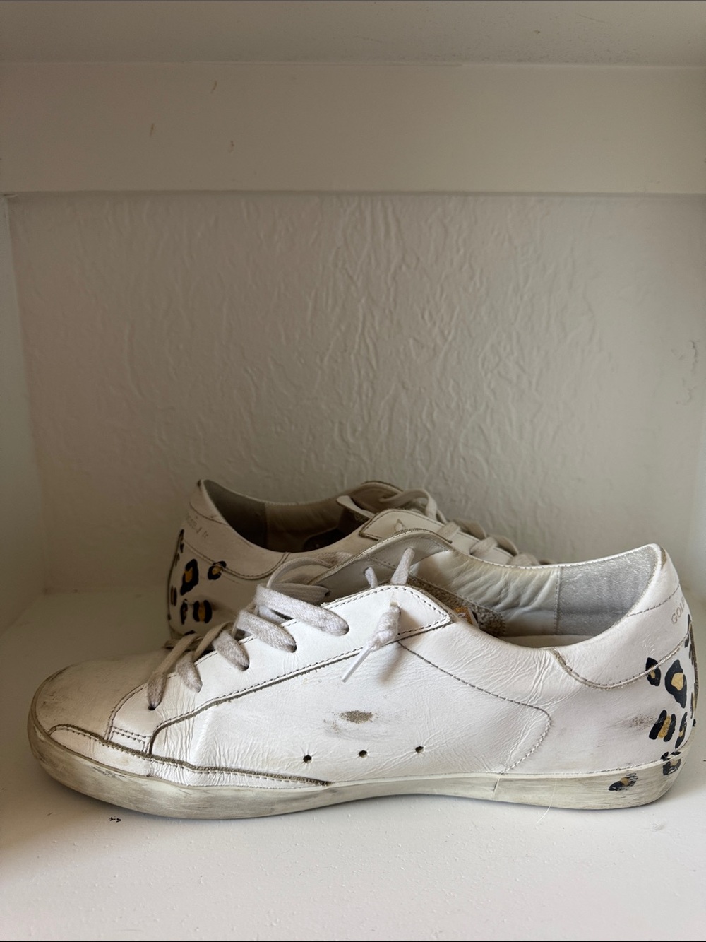 Golden Goose White Leather Low-Top Sneaker with Leopard Heel and Gold Details - Picture 5 of 8